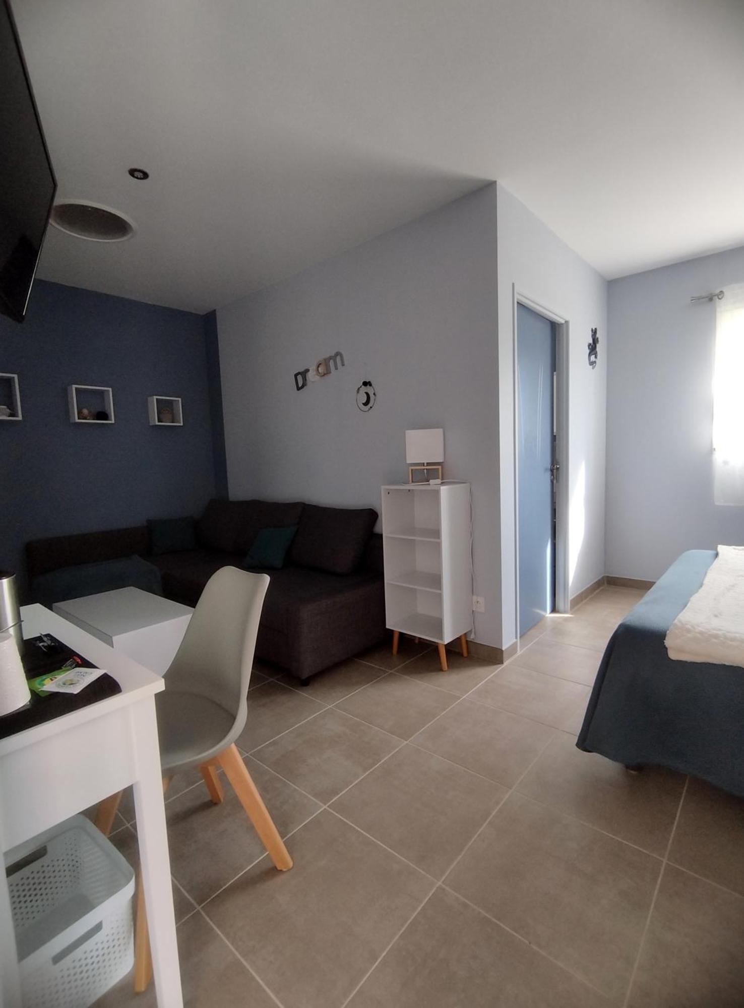 La Sarlamandre, Chambres Et Table D'Hotes Marcillac-Saint-Quentin 外观 照片