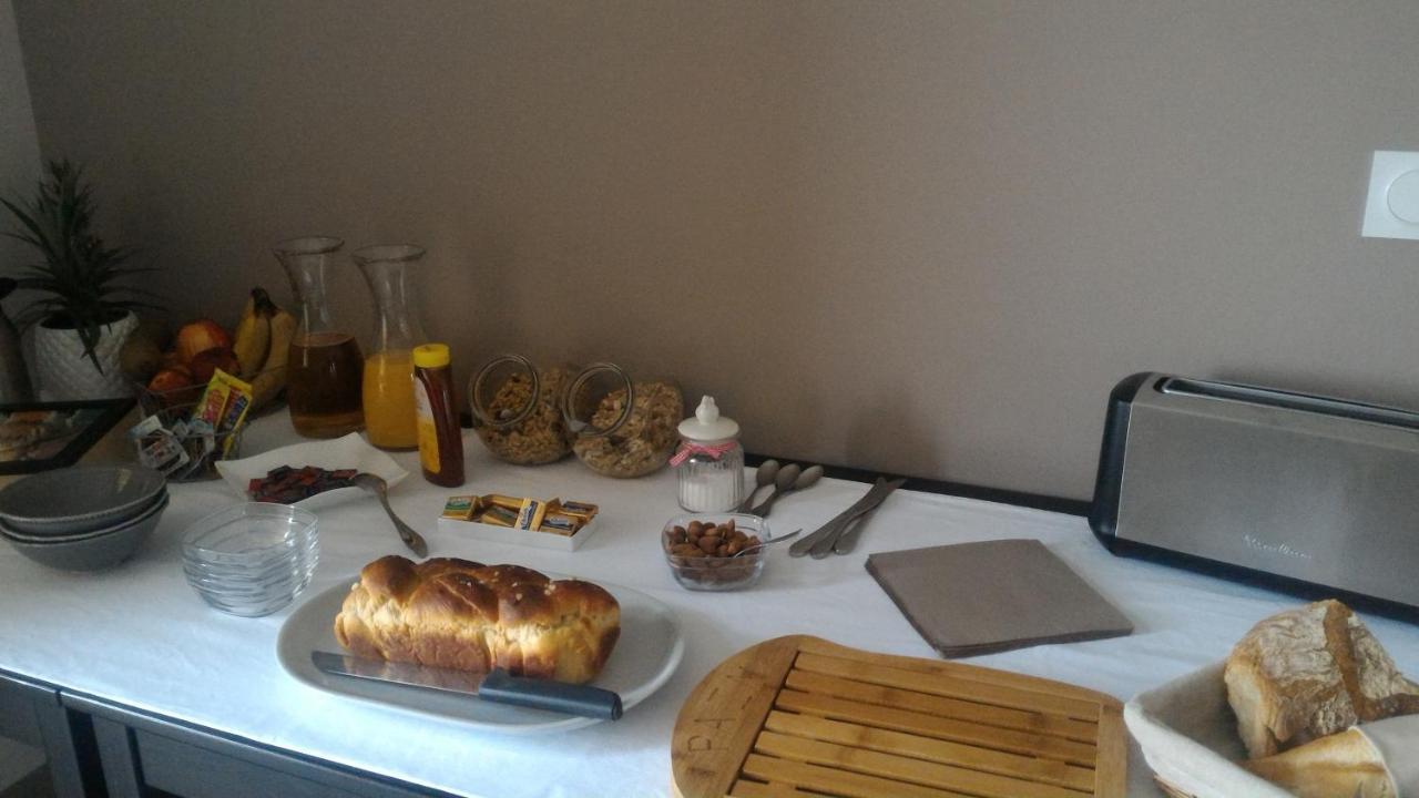 La Sarlamandre, Chambres Et Table D'Hotes Marcillac-Saint-Quentin 外观 照片