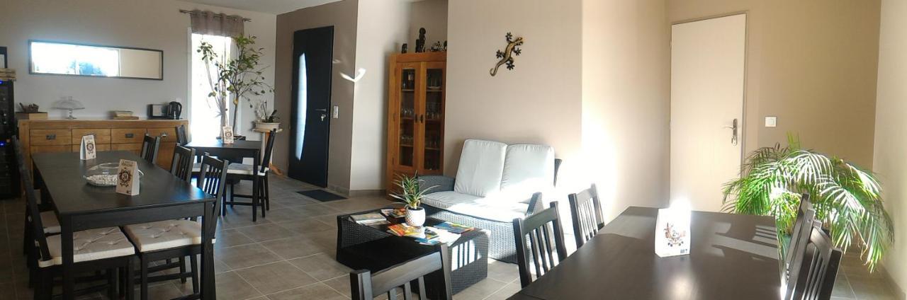 La Sarlamandre, Chambres Et Table D'Hotes Marcillac-Saint-Quentin 外观 照片