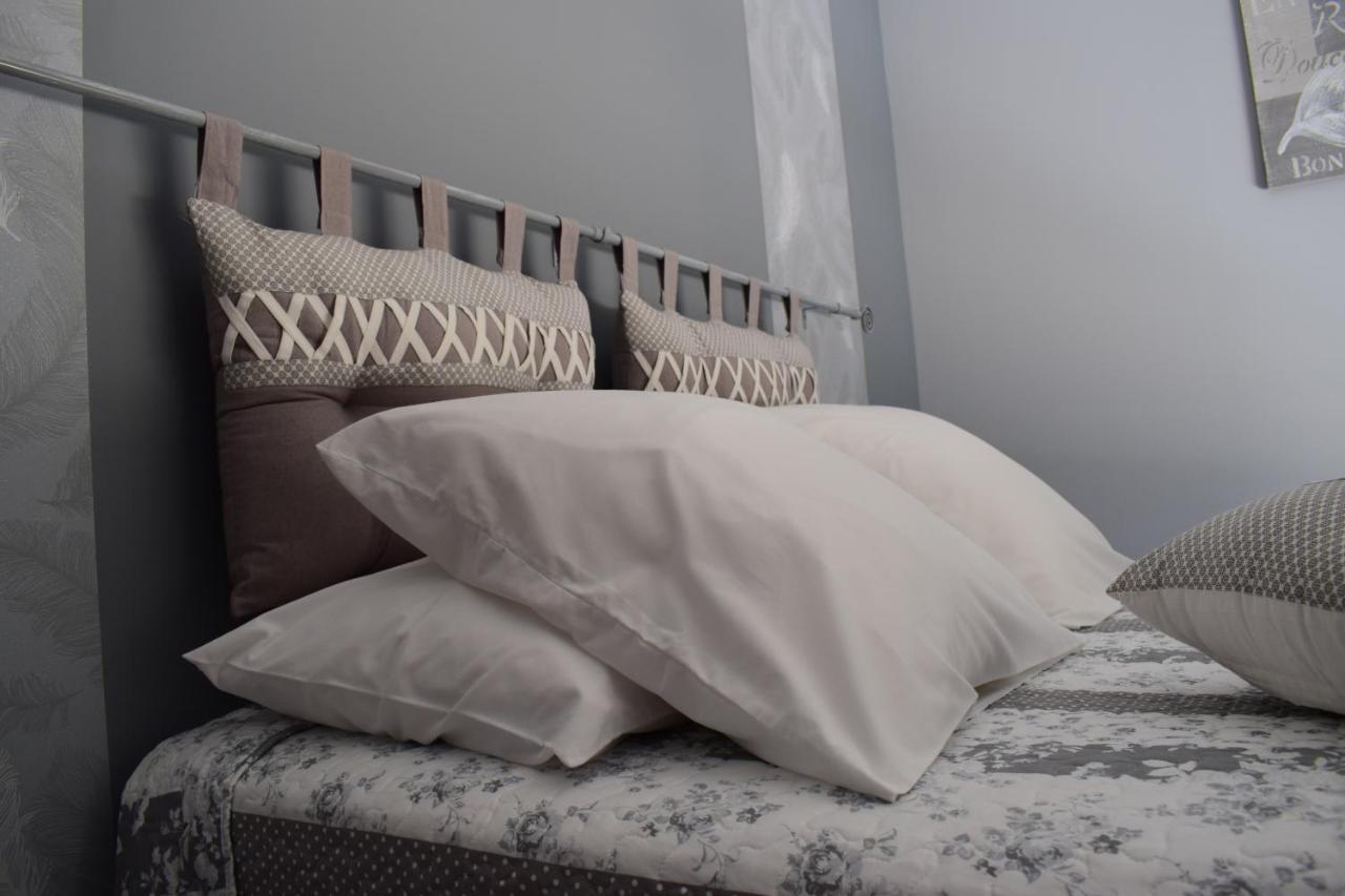 La Sarlamandre, Chambres Et Table D'Hotes Marcillac-Saint-Quentin 外观 照片