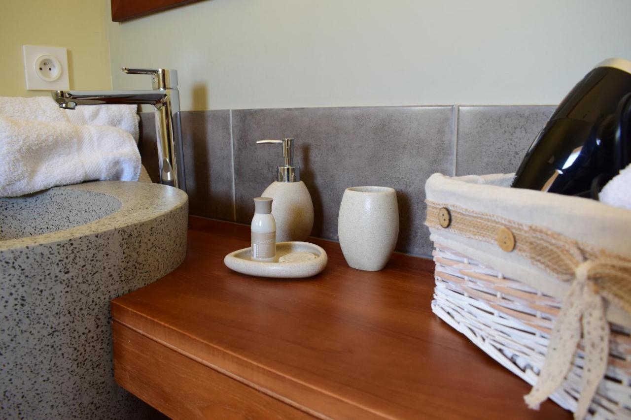 La Sarlamandre, Chambres Et Table D'Hotes Marcillac-Saint-Quentin 外观 照片